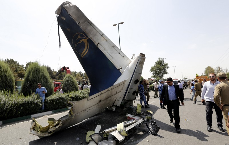 Au fost recuperate cutiile negre ale avionului prăbușit în Iran