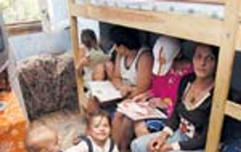 'De multe ori merg nemancati la scoala'
