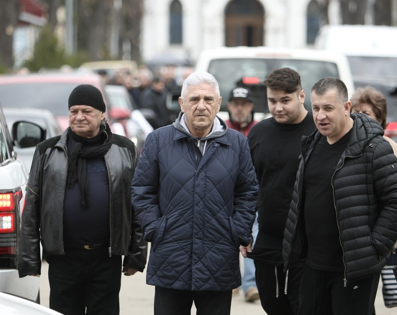 Vasile Turcu a fost înmormântat după ritualurile sinucigașilor. Fostul om de afaceri a fost condus pe ultimul drum de rude, prieteni și doar câțiva oameni de fotbal