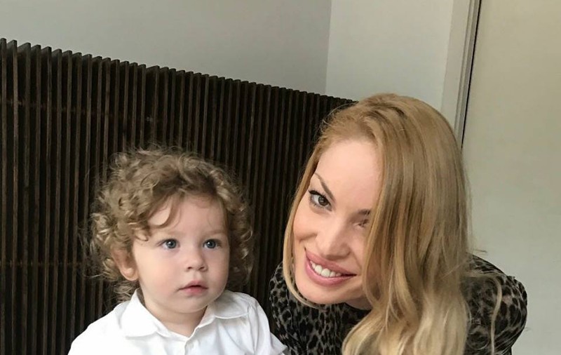 Imaginea pe care o aștepta toată lumea cu Cristi Borcea și Valentina Pelinel. A făcut-o publică la un an de la nașterea băiețelului lor