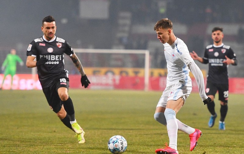 FCSB a câștigat în deplasare cu Dinamo, scor 3-0. Roș-albii au jucat aproape o oră în 10 oameni