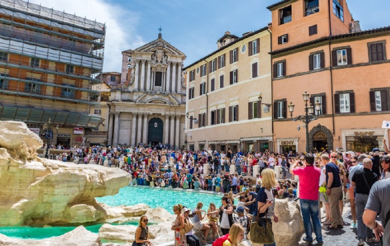 Vacanță printre milioane de turiști: top cinci cele mai aglomerate orașe din Europa