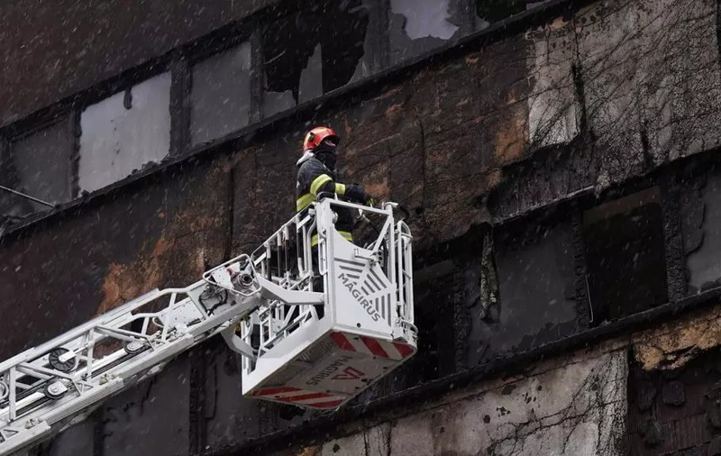 Adolescentul de 15 ani acuzat că a incendiat un bloc din Constanța, arestat preventiv pentru 30 de zile