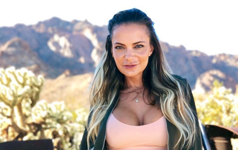 Andreea Antonescu s-a întors din Republica Dominicană. Primele imagini cu artista pe aeroport. „Sper, totuși, că nu m-au părăsit calitățile de fată elegantă”