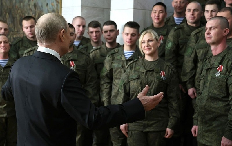 Vladimir Putin ordonă proiecția în cinematografe a unor documentare dedicate „eroismului participanților la operațiunea militară specială”