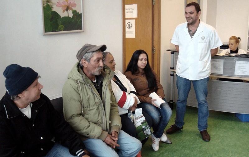Peste 2.000 de pacienți riscă să rămână fără servicii medicale. Policlinica socială din București lăsată fără finanțare de statul român după presiuni pe tăierea de costuri