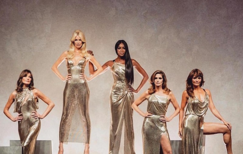 FOTO | Modele celebre ale anilor 90, din nou pe podium. Cum arată, după 20 de ani, Carla Bruni, Claudia Schiffer, Naomi Campbell și Cindy Crawford