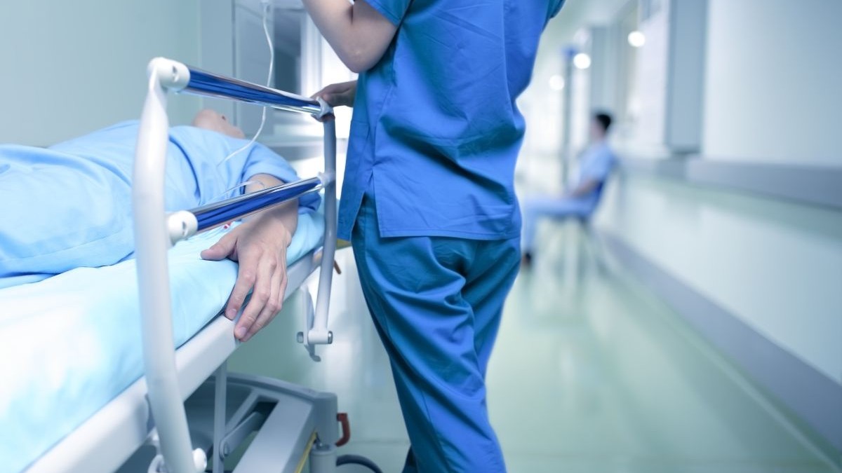 Un tânăr din Botoșani a murit, după ce a fost lovit în cap cu o etajeră