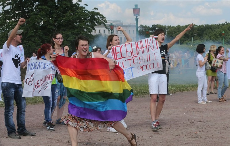 Vladimir Putin a promulgat legea împotriva „propagandei gay”, care restrânge drastic drepturile minorităților sexuale