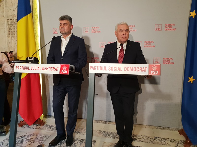 Presedintele PSD, Marcel Ciolacu, și Angel Tîlvăr, la conferința de presă, după ce senatorul PSD a fost votat în unanimitate în ședinta PSD drept ministru al Apărării. Foto: Cristian Otopeanu / Libertatea