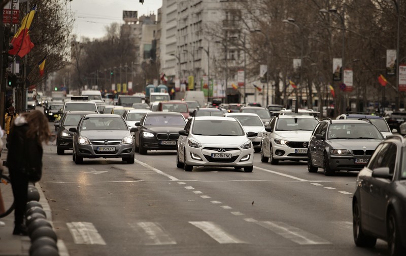 Vânzarea de automobile noi echipate cu motoare termice, oprită din 2035 în Uniunea Europeană