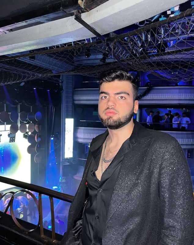Imagini rare cu fiul Ralucăi Bădulescu. Alex a împlinit 22 de ani și este de nerecunoscut, după ce și-a făcut mai multe tatuaje