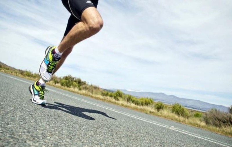 Elevii din învăţământul obligatoriu vor primi vouchere pentru "trening şi adidaşi”. Ce prevede proiectul MEN