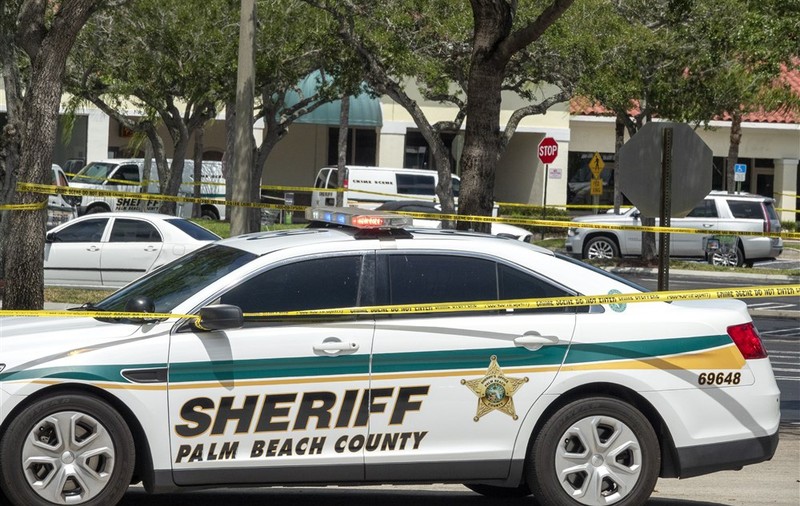 Un român care cerșea în Palm Beach, Florida, e anchetat de FBI. „Johnny Violeta” câștiga 100.000 de dolari pe an mințind că are un copil bolnav