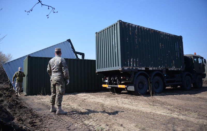 Imagini din locul unde Armata construiește un spital militar pentru pacienții cu COVID-19