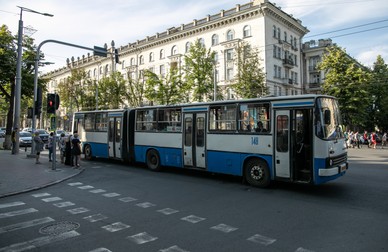 Autobuz sovietic pe străzile din Chişinău