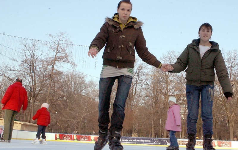 Patinoar şi în Parcul Cişmigiu