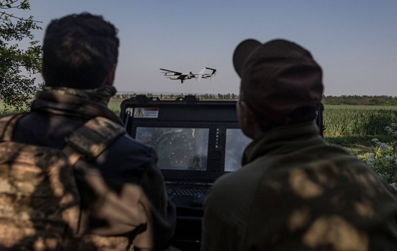 Germania livrează Ucrainei mii de drone dotate cu inteligență artificială. „Pot ataca posturi de comandă”