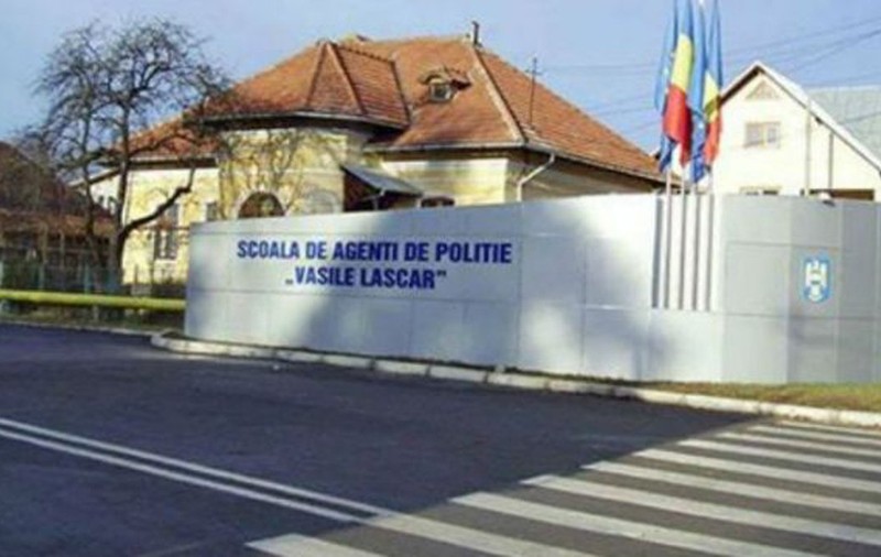 Doi elevi ai Şcolii de Poliţie de la Câmpina au fost prinşi cu droguri
