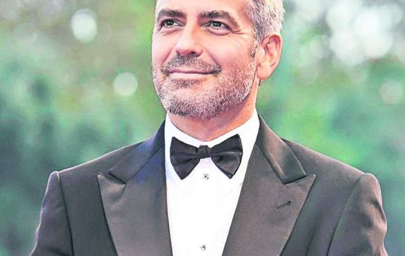 Unul dintre CEI MAI RÂVNIŢI BURLACI S-A LOGODIT. George Clooney SE FACE BĂIAT DE CASĂ