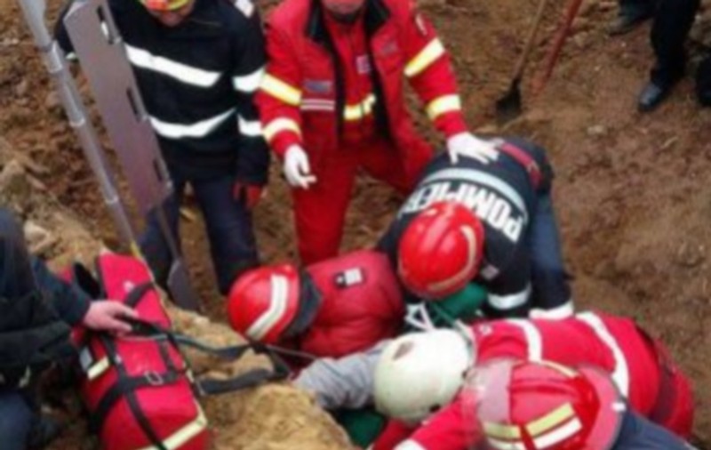 Accident de muncă în județul Alba. Un bărbat a murit strivit de un mal de pământ