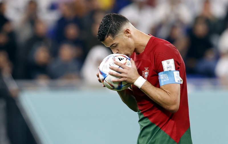 S-a rezolvat misterul! Ce a scos Cristiano Ronaldo din șort și a băgat în gură, în timpul meciului cu Ghana