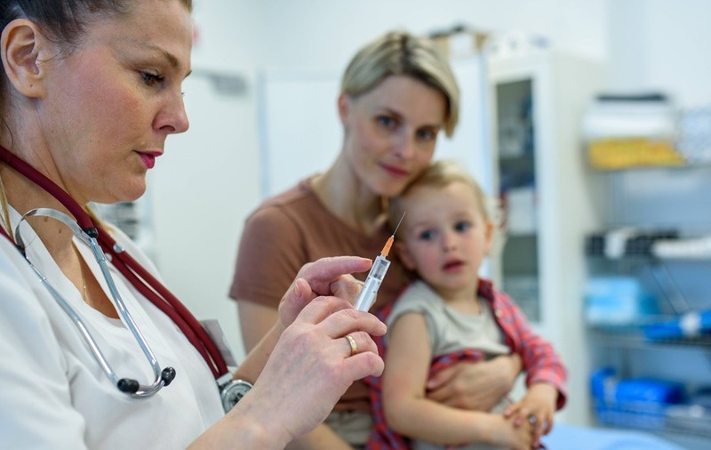România are cea mai scăzută rată de vaccinare din ultimele decenii: „Ne putem aștepta oricând la o nouă epidemie de rujeolă”