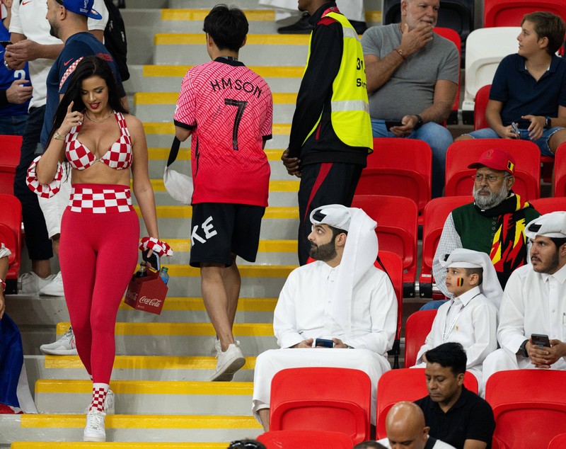 Modelul croat Ivana Knöll anunță că va fi în tribune la meciul cu Spania, de la Euro 2024: „Hotel învechit, piscină închisă, poate pe stadion va fi bine”