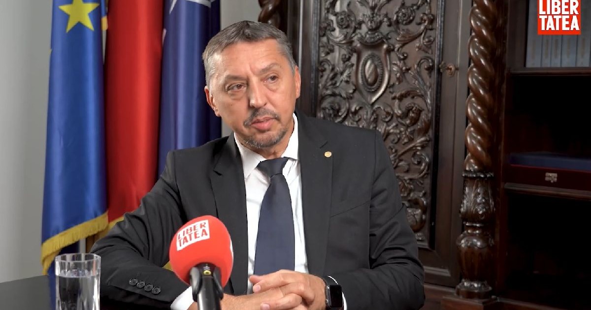 Ministrul Educației, Daniel David, oferă un interviu ziarului Libertatea