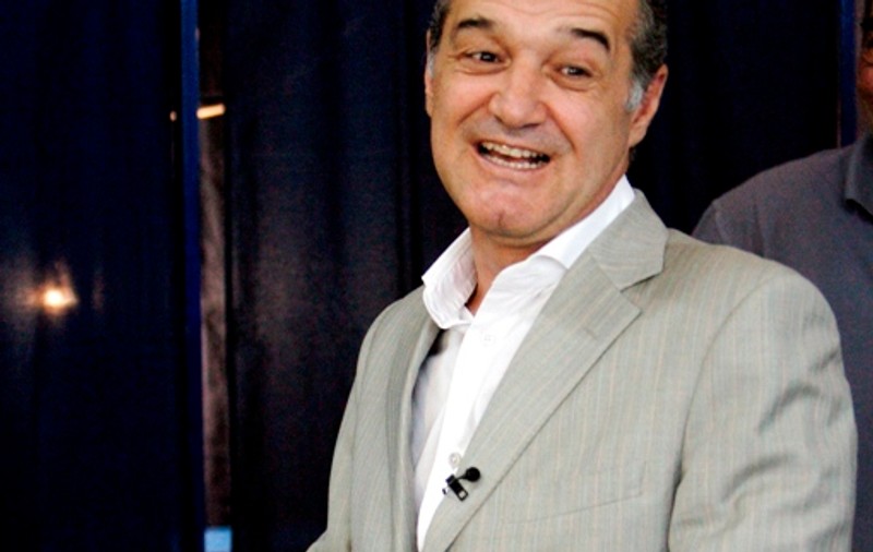 S-a stricat prietenia? Gigi Becali l-a ”contrat” pe Olăroiu