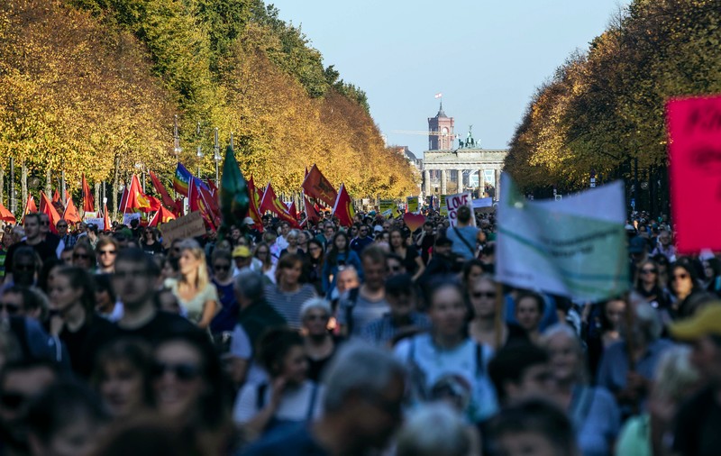 Protest de amploare la Berlin. Un sfert de milion de persoane, în stradă / FOTO&VIDEO