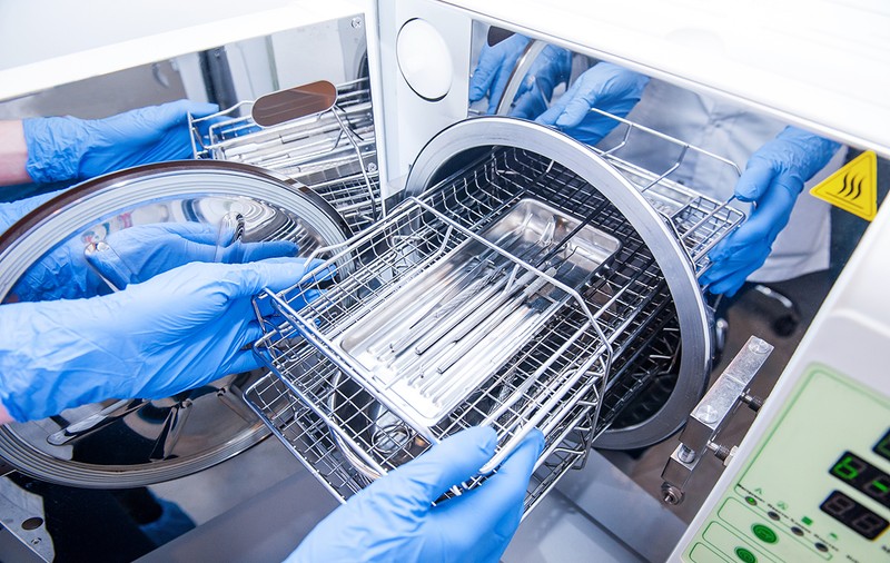 Blocul de sterilizare al Spitalului Colţea, defect de o săptămână. Instrumentele, plimbate cu ambulanța