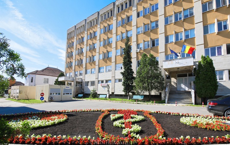 Incendiu în Policlinica Spitalului Turda. O femeie s-a autoevacuat și a fost dusă la spital