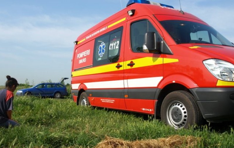 Un bărbat din Hunedoara s-a înjunghiat singur, de frica soției, după ce a pierdut 500 de lei