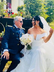 Îmbrăcat în uniforma de general al Armatei Române la căsătoria religioasă, alături de soția, Ioana FOTO Facebook