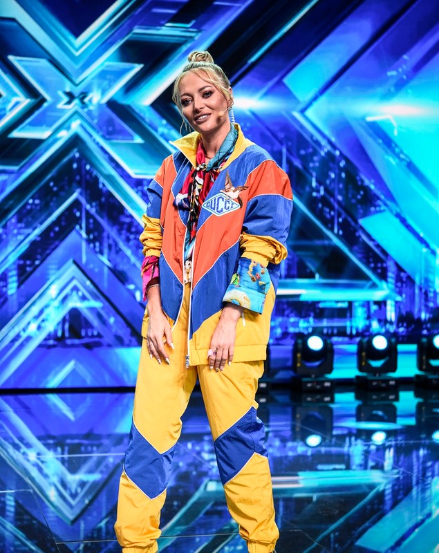 Delia, surprinsă de un italian pe scena X Factor. "Tu sigur ai fost în cabina mea înainte" | FOTO
