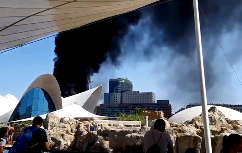 Un incendiu a izbucnit la oceanograful din Valencia. Mii de vizitatori au fost evacuați