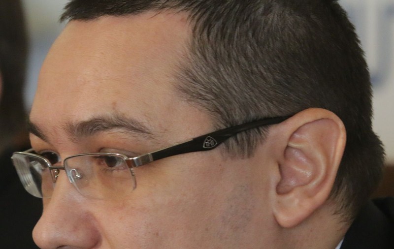 Ponta linişteşte populaţia: "Se lucrează 24 de ore din 24"