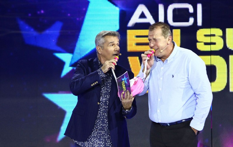 Helmut Duckadam cântă în duet cu Dan Bittman la  “Aici eu sunt vedeta”