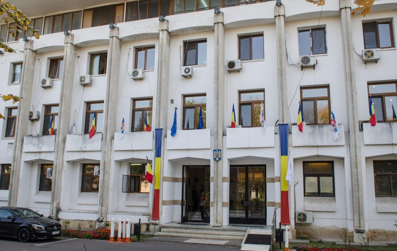 Doi funcționari ai Primăriei Constanța, infectați cu coronavirus. Activitatea cu publicul, restricționată