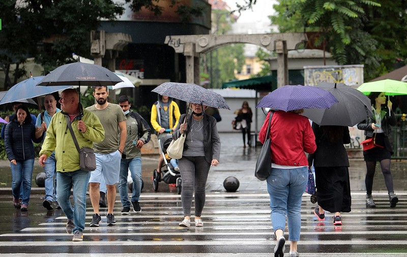 Ploi torențiale până luni dimineață, în mare parte din țară. Prognoza meteo, actualizată