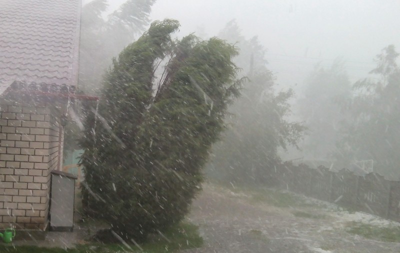 Avertizări nowcasting ANM de vreme severă imediată. Lista localităților vizate de fenomene meteo periculoase