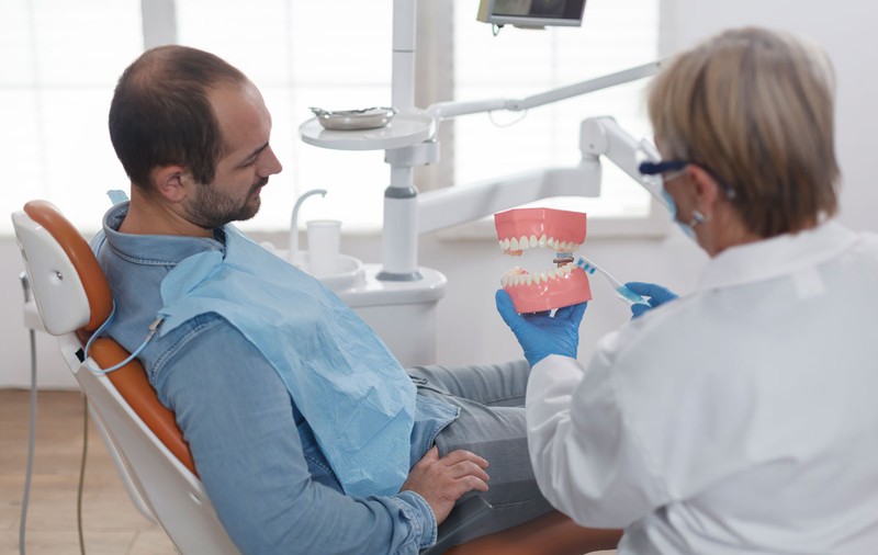 Recuperarea după implantul dentar - Recomandările medicilor
