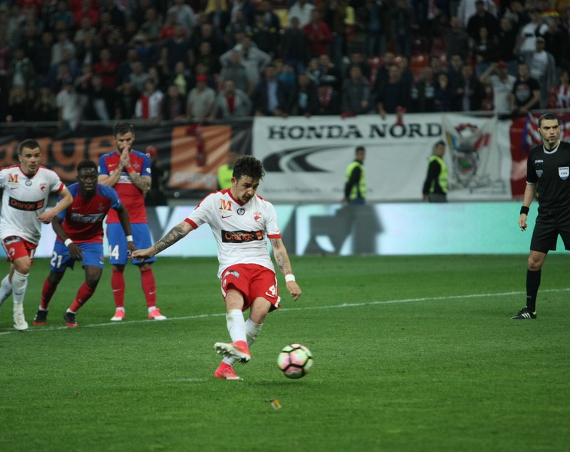 Liga I, etapa a 8-a, play-off: Dinamo - FCSB 2-1. Derby decis în minutul 96, din penalty! ”Cazul Bricheta”, nimica toată pe lângă bombardamentul de pe Arena Națională. Reghe, scandal cu arbitri | LIVE&VIDEO