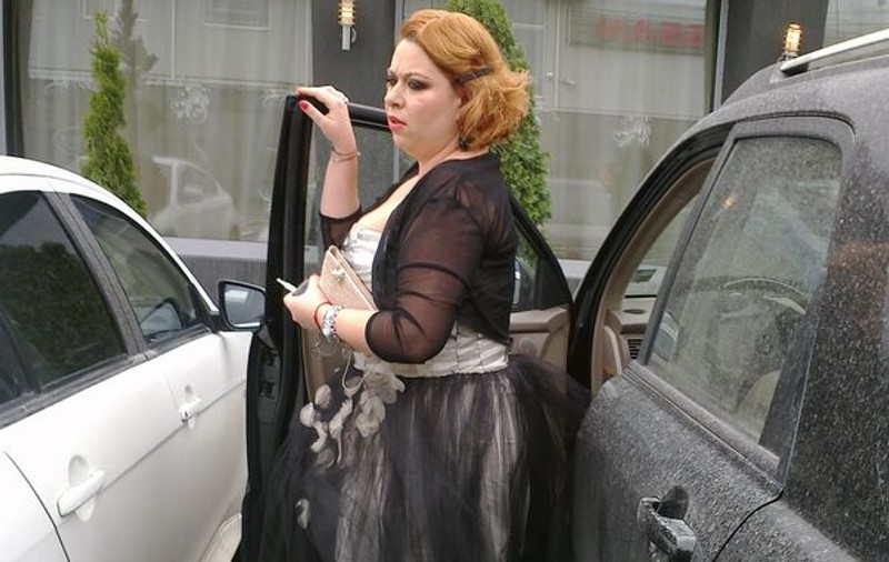 Asta este rochia specială cu care Oana Roman vrea să-i dea gata pe invitaţii de la cununia lui Pepe! Îţi place?