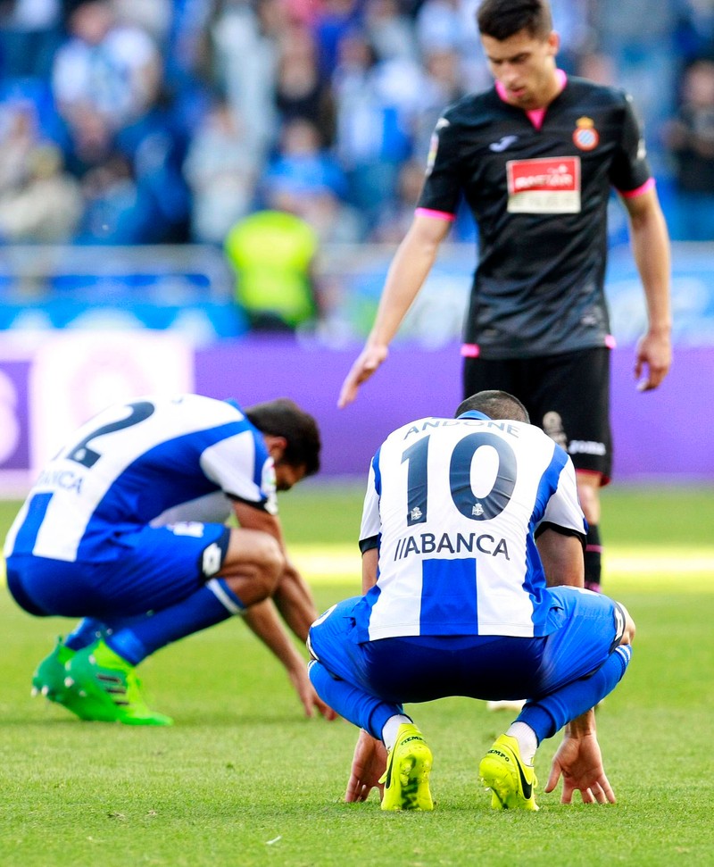 epa05949197 La Coruna's Romanian forward Florin Andone (R) and Costa Rican player Celso Borges (L) react after the Spanish Primera Division soccer match between Deportivo La Coruna and RCD Espanyol at Riazor Stadium in A Coruna, northwestern Spain, 07 May 2017. Espanyol won 2-1. EPA/CABALAR