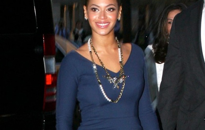 Burta lui Beyonce - Partea a doua. De ce are abdomenul plat, la doar zece săptămâni după ce a născut? FOTO