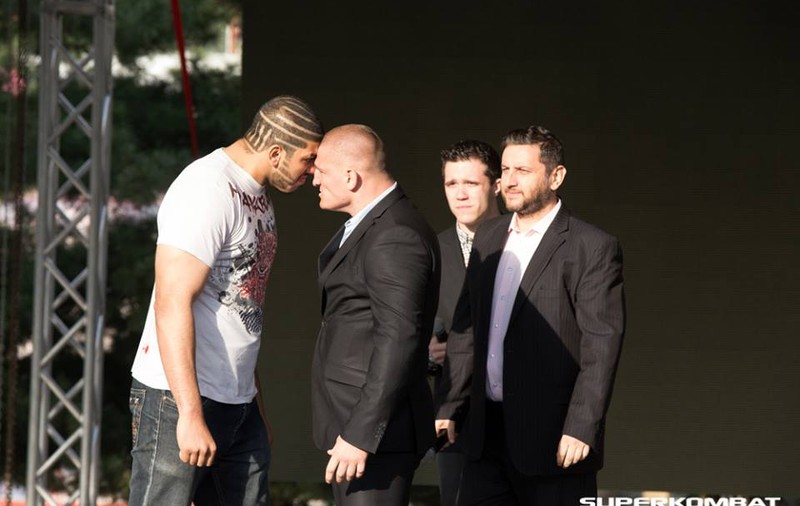 Bonjasky, Moroşanu şi ceilalţi sportivi de la Superkombat Constanţa, prezentaţi oficial la Mamaia Music Awards