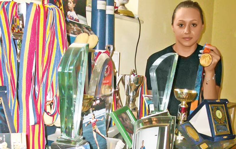 Edilul Constanţei se screme de şase ani s-o facă cetăţean de onoare pe Daniela Sofronie - Mazăre, nu ţi-e ruşine?