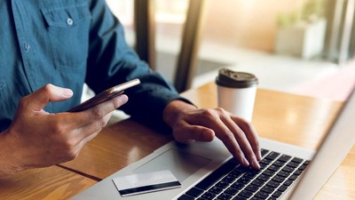 black-friday-cumparaturi-online-card-shutterstock2